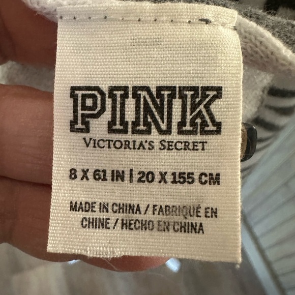 Victoria’s Secret PINK scarf reversible grey & white - Picture 2 of 4